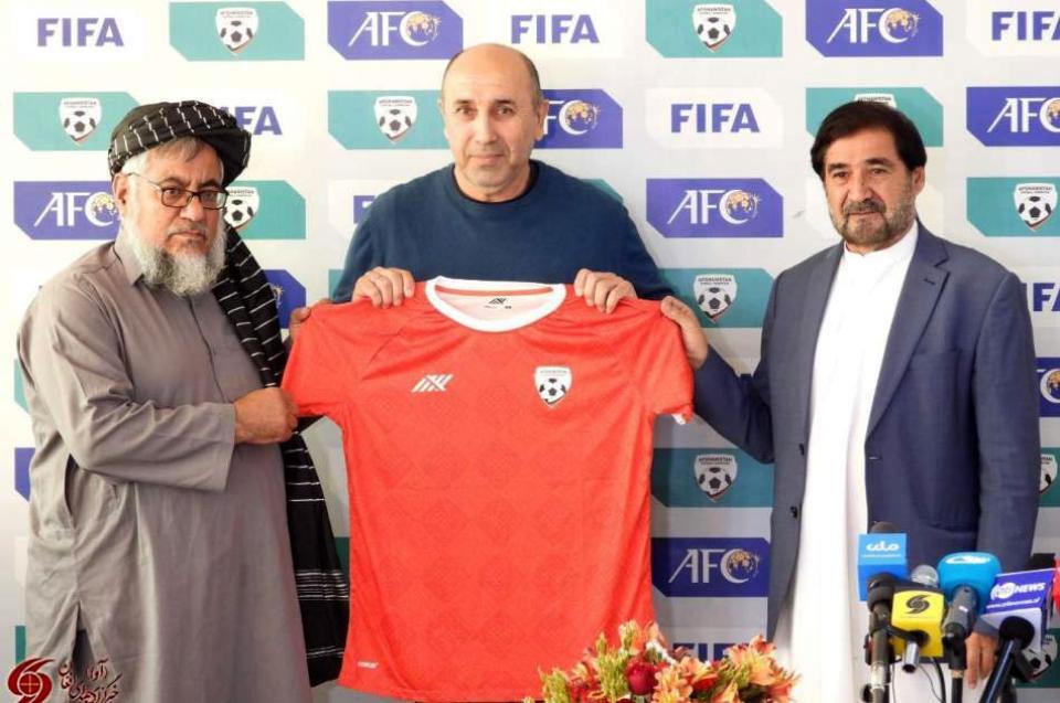 Afg'oniston futbol terma jamoasining bosh murabbiyi qilib o'zbekistanlik Usmon Toshev tayinlandi.