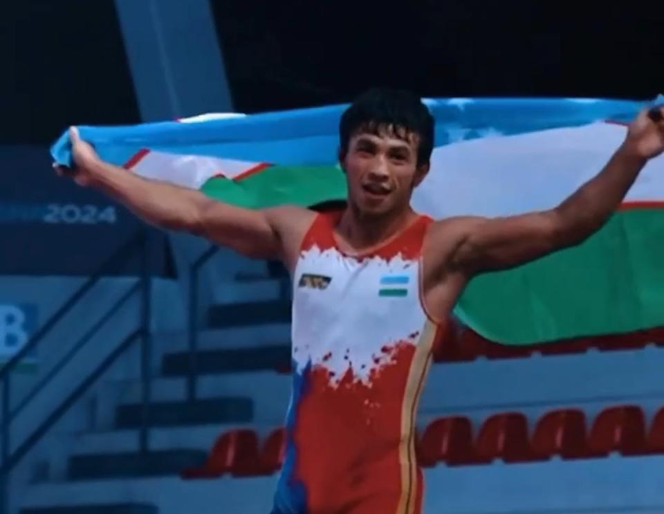 O'zbek kurashchisi Alisher Ganiyev Albaniyada o'tkazilgan jahon chempionatida oltin medalni qo'lga kiritdi. Video